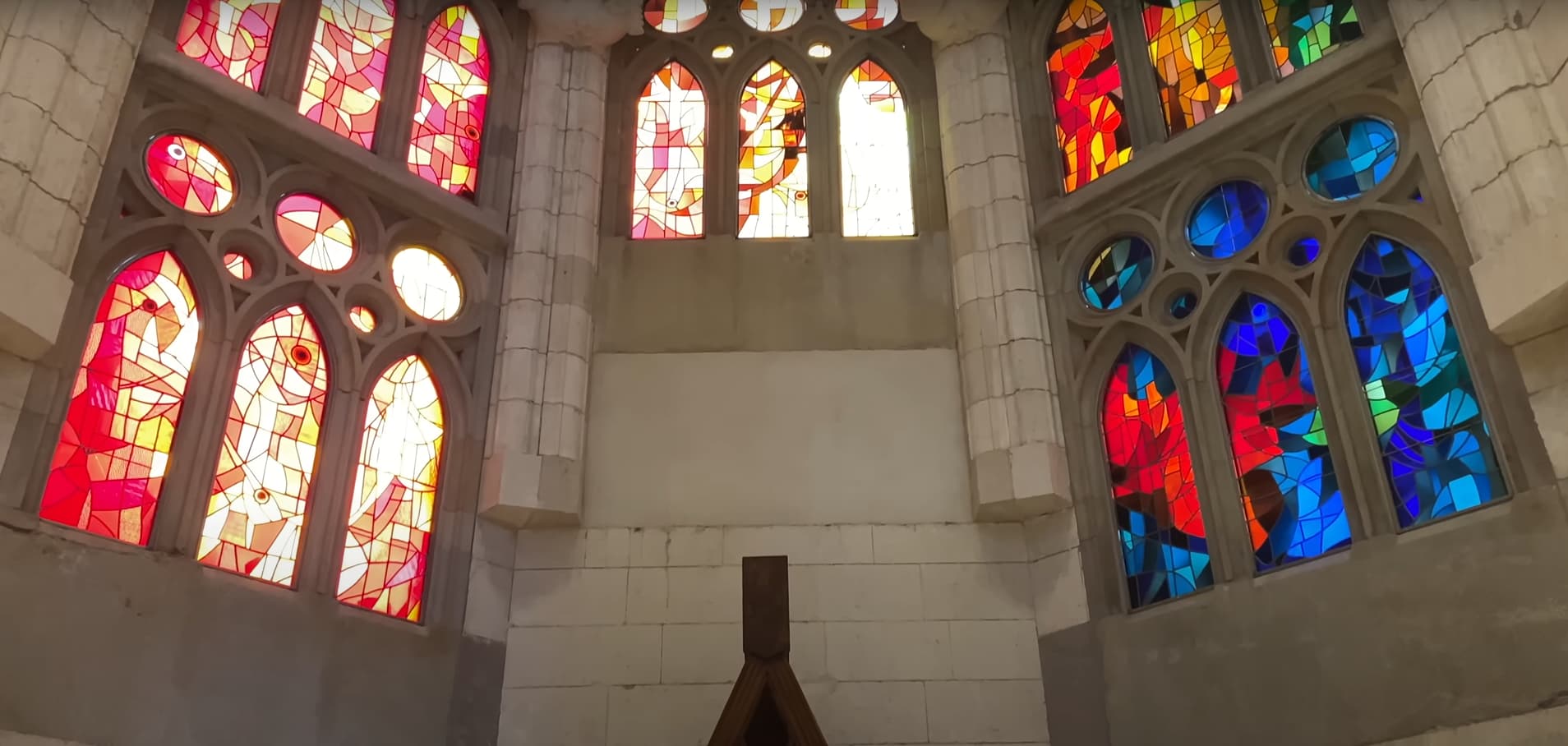 Sagrada Familia architectural features and design