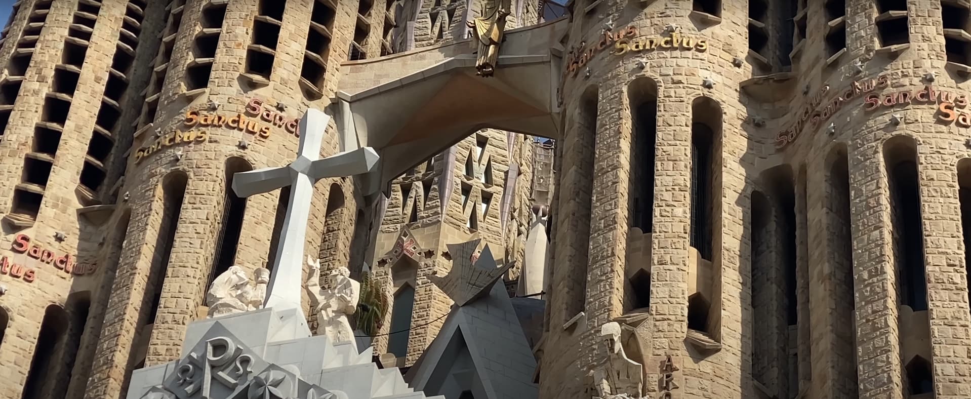 Sagrada Familia architectural features and design